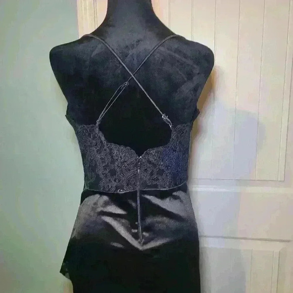 Windosr black dress - Picture 4 of 8